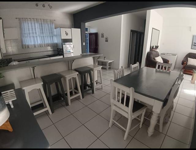 3 BEDROOM APARTMENT FOR SALE IN MARGATE BEACH